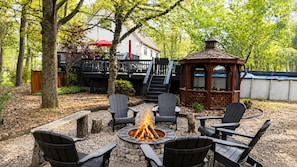 Property grounds - Private Pool + Hot Tub Chalet Near Kalahari (Long Pond)