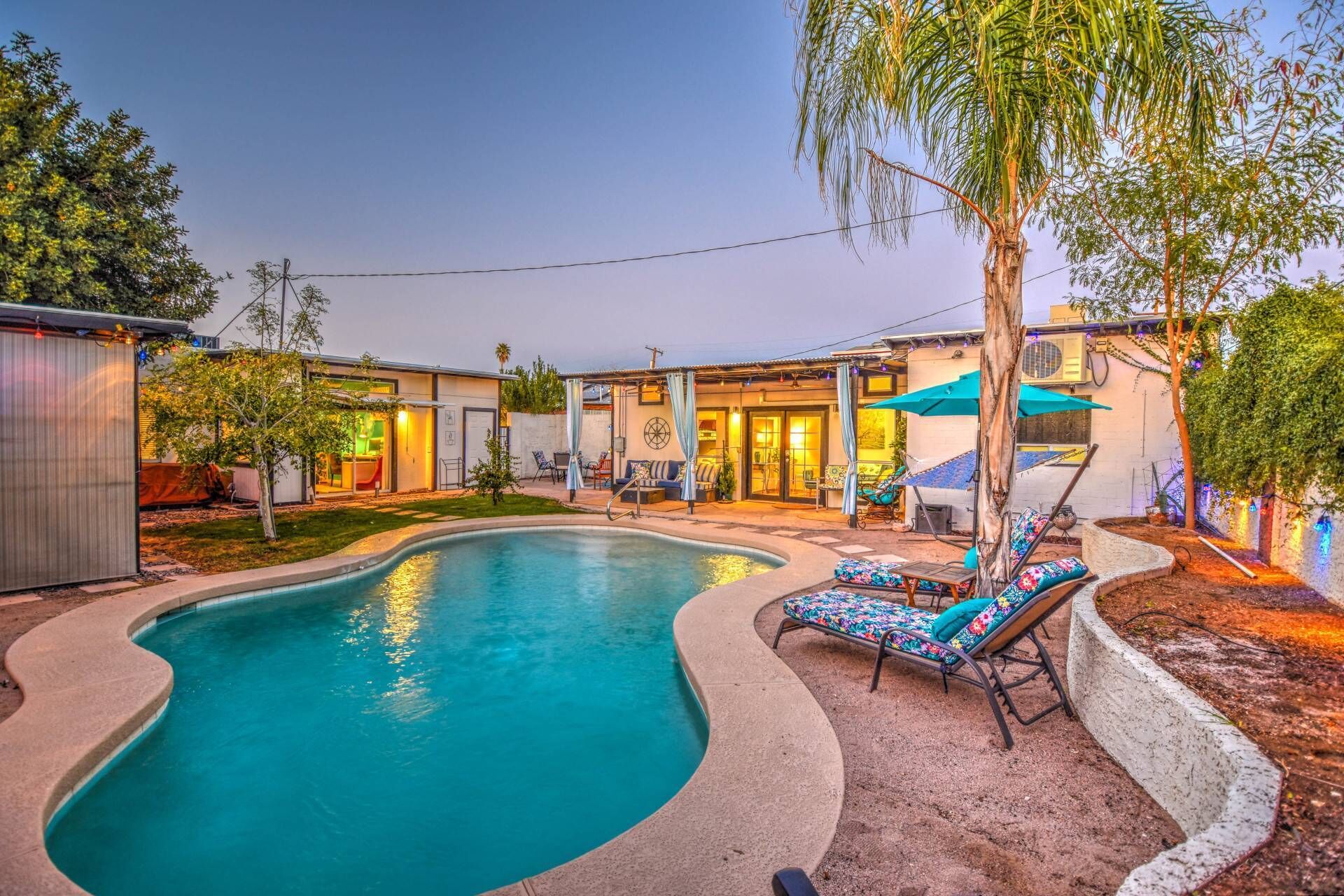 Fall Dates Available! Central Phoenix ~ Private Pool ~ Arcade Game ~ Separate Casita ~ Self Check-In