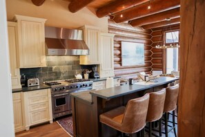 Refrigerador, microondas, lavavajillas, cafetera/tetera