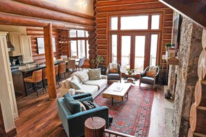 TV, fireplace - Luxury Townhome-Bike/Hike-Out the Door Access-Private Hot Tub-3 King Bed En Suite-Bunk Room (Mountain Village)