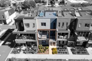 Exterior - Luxury Family Townhouse (Safety Beach)