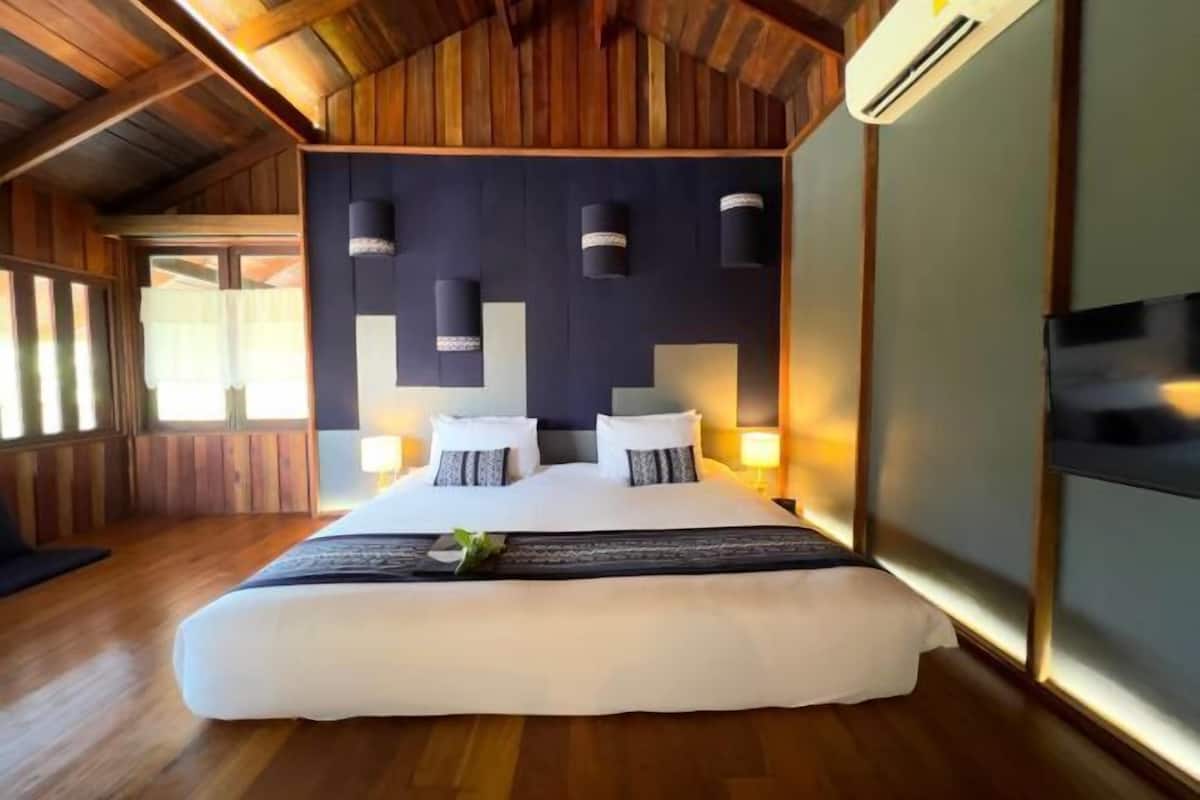 1 bedroom, Egyptian cotton sheets, premium bedding, minibar