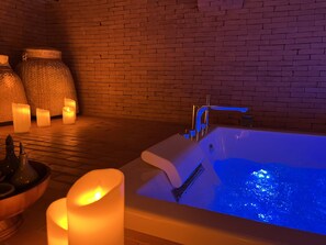 Couples treatment room(s), hot stone massages, Thai massages