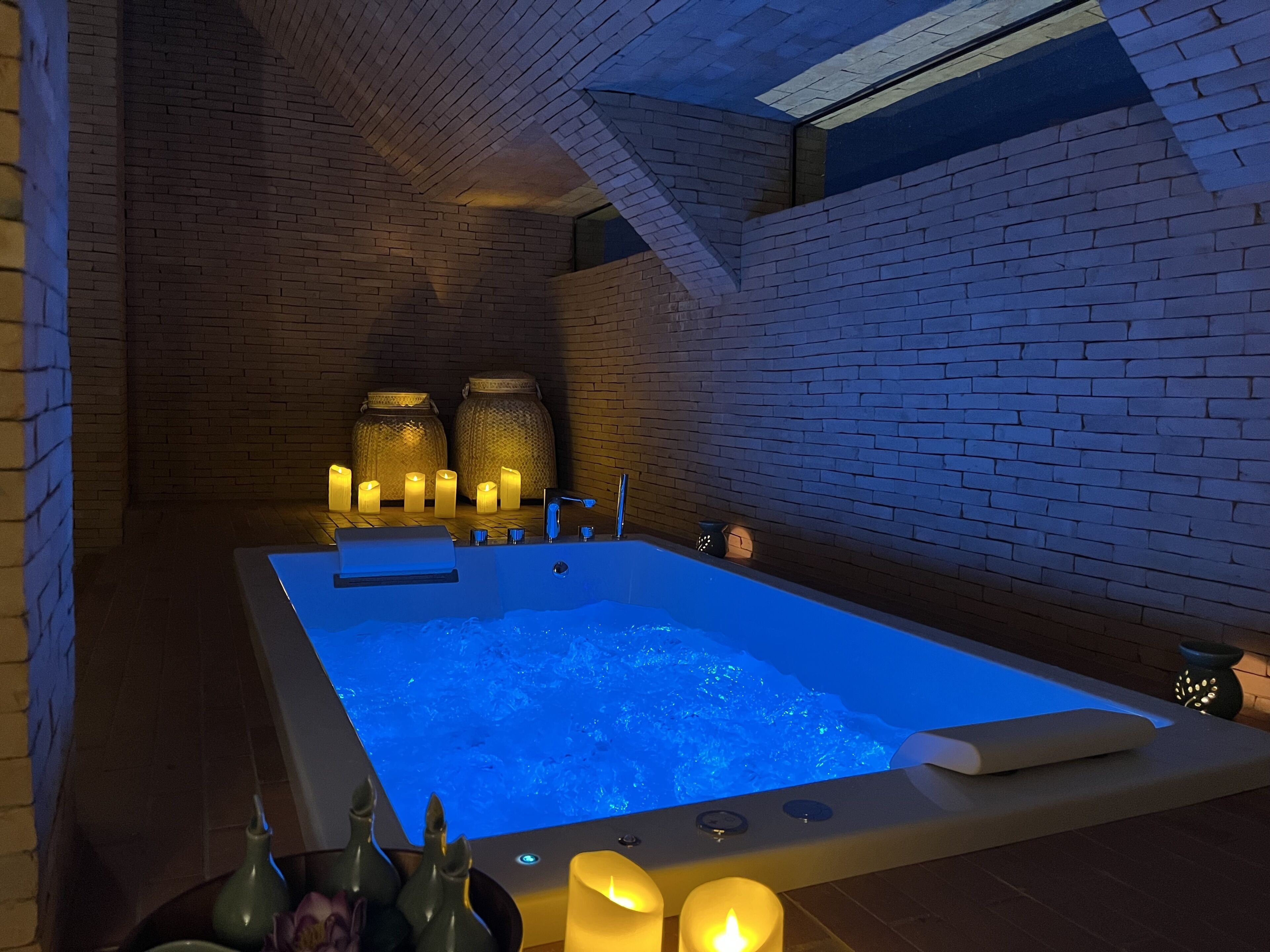 双人护理室、热石按摩、泰式按摩