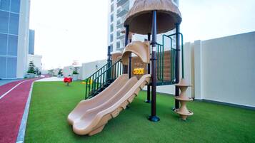 室外兒童遊樂區