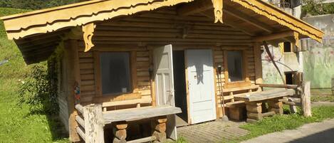 المنشأة من الخارج