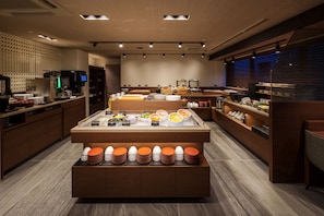 Desayuno buffet diario (JPY 2200 por persona)