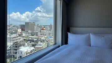 Club Double - High Floor - Floor 13 to 15 - Non Smoking | Down comforters, pillowtop beds, in-room safe, desk