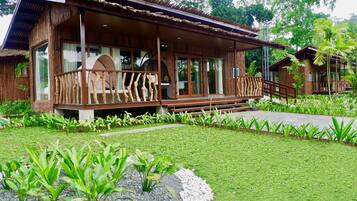 Premier Garden Family | 1 bedroom, WiFi (free), bed sheets