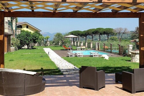 Villa Celestina: A welcoming two-story apartment that is part of a villa situated in a quiet location, a few minutes from the town center, with Free WI-FI.