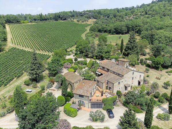 المنشأة من الخارج