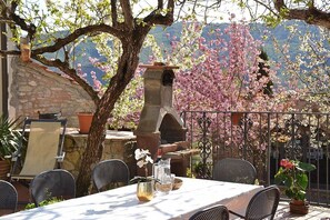 تناول الطعام بالخارج