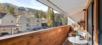Special VRBO Rates! Aspen Studio Loft. Balcony. W/D