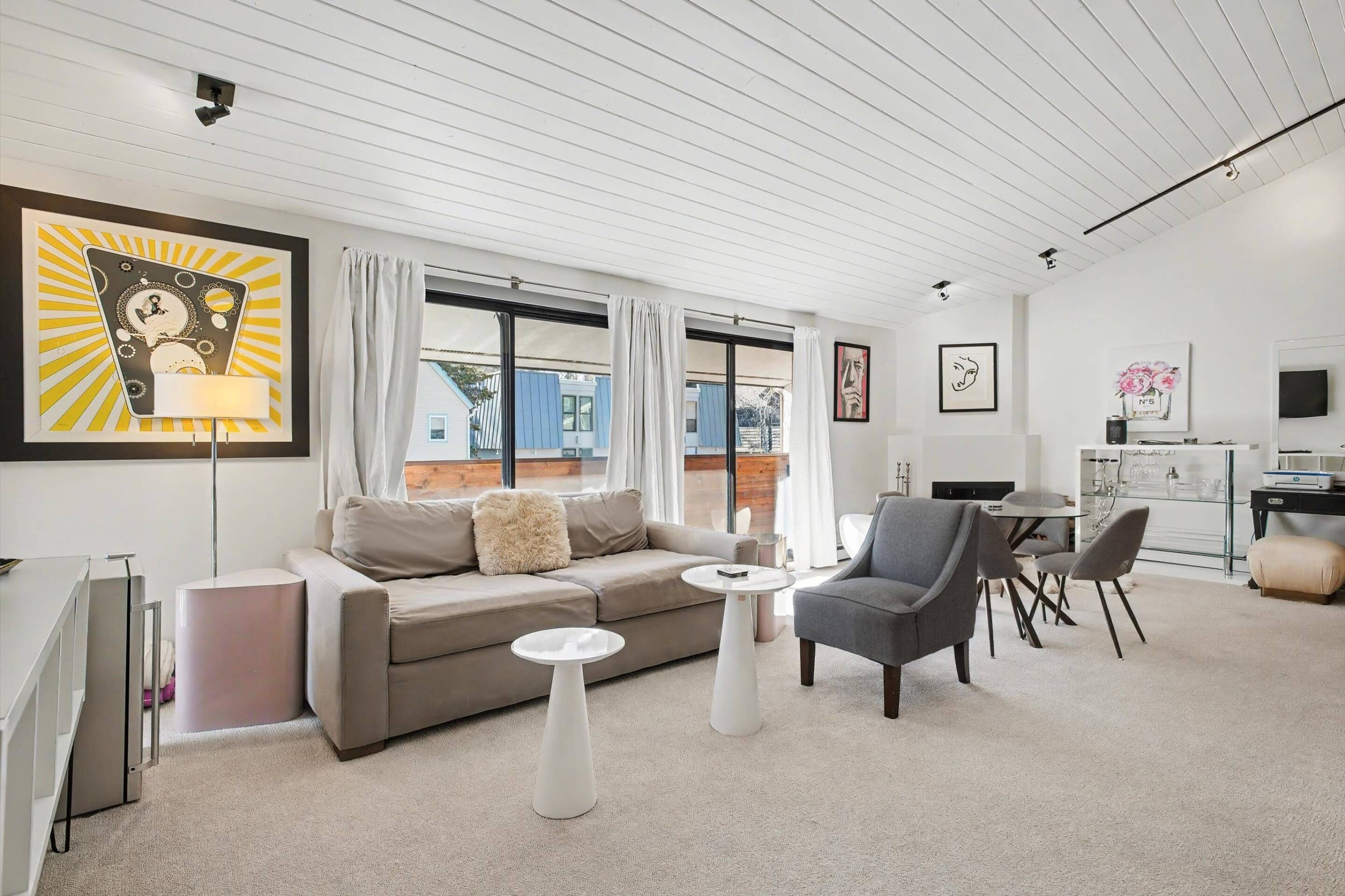 Télévision, cheminée