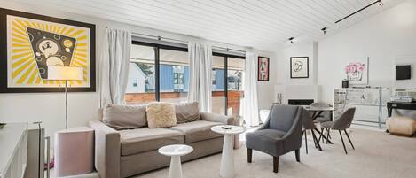 Télévision, cheminée