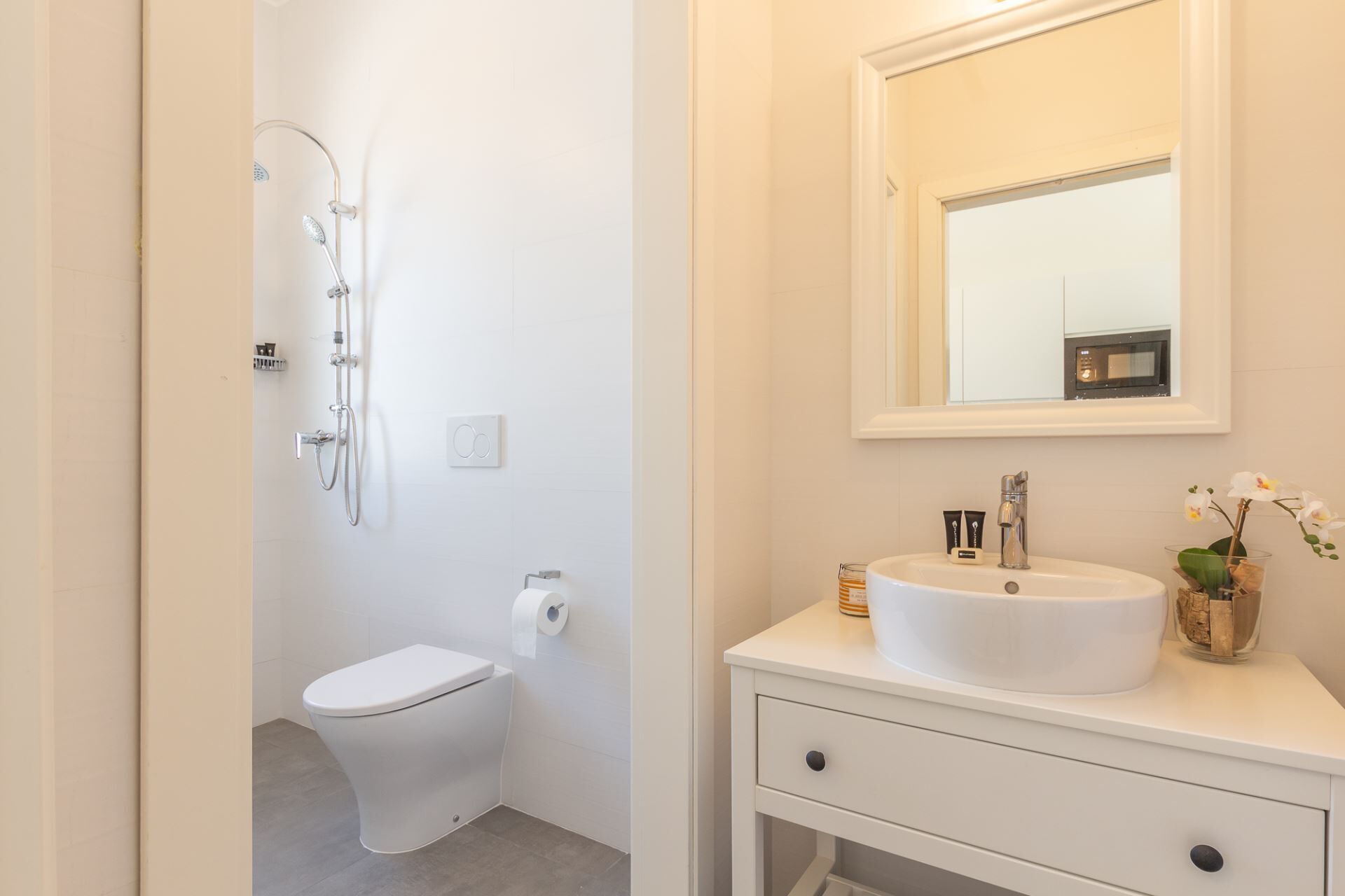 Dusche, Haartrockner, Bidet