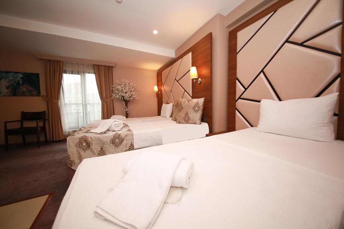 มินิบาร์, โต๊ะทำงาน, ห้องเก็บเสียง, Wi-Fi ฟรี