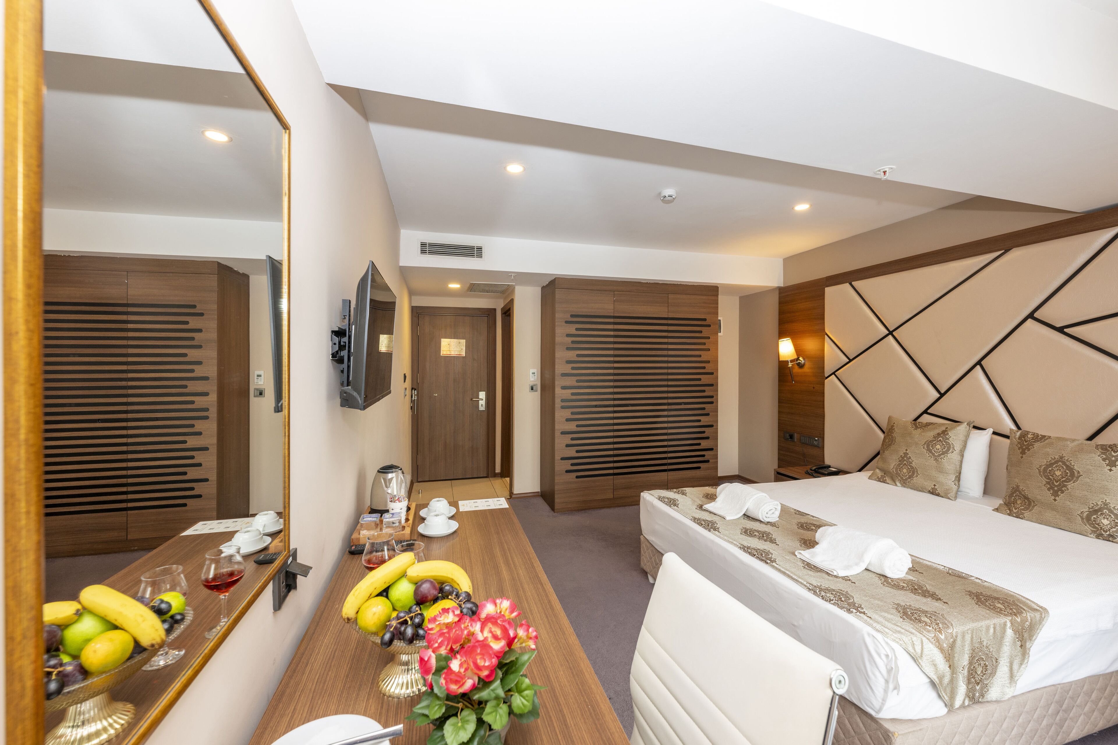 Standard Double Room | Minibar, desk, soundproofing, free WiFi
