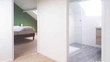 5 slaapkamers, reisbedje, wifi, beddengoed