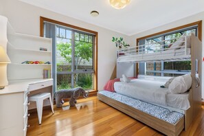 3 bedrooms, WiFi, bed sheets