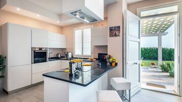 Fridge, microwave, oven, stovetop