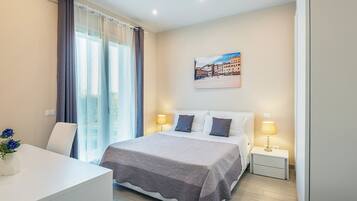 5 bedrooms, iron/ironing board, free WiFi, bed sheets