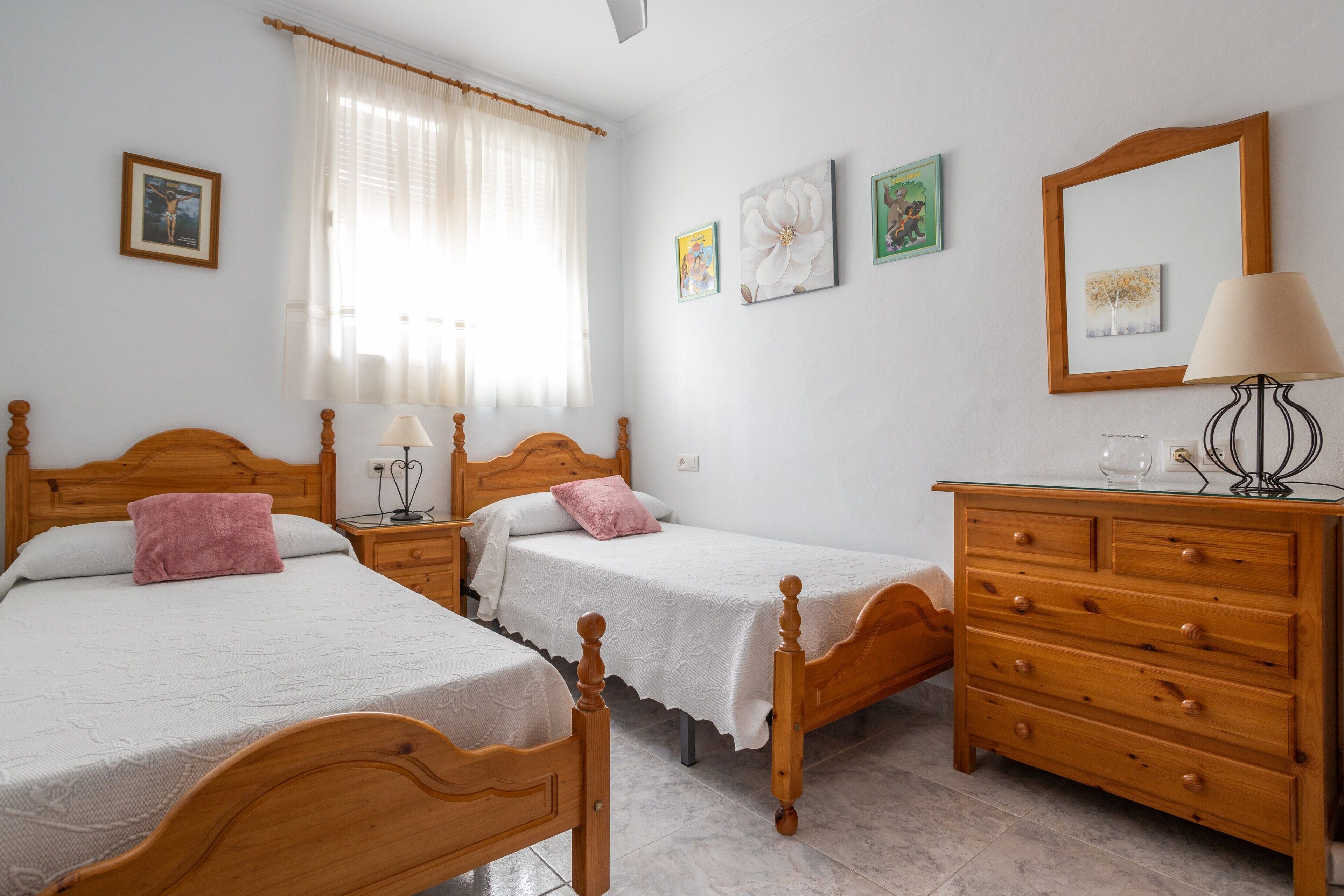 3 chambres, fer et planche à repasser, accès au Wi-Fi (inclus)