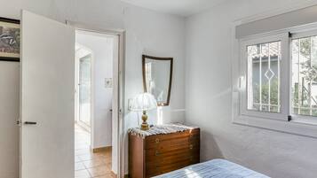 4 bedrooms, WiFi, bed sheets