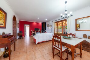 2 camere, ferro/asse da stiro, Wi-Fi gratuito, lenzuola