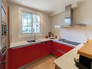 Fridge, microwave, oven, dishwasher - Sunny Terrace Near Beach (L'escala)