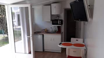 Geladeira, cooktop, chaleira elétrica