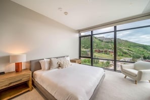 4 bedrooms, iron/ironing board, travel cot, WiFi - One Snowmass West 503 (Snowmass)