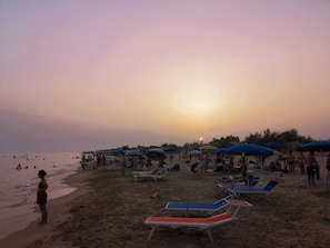 Beach nearby, sun loungers