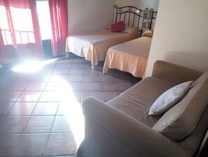 2 chambres, fer et planche Ă repasser, draps fournis