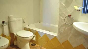 Jetted tub, hair dryer, bidet, towels