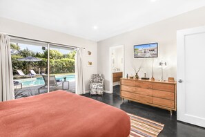 3 bedrooms, iron/ironing board, free WiFi, bed sheets - The Desert Rose, a Mid Century pink home (Palm Springs)