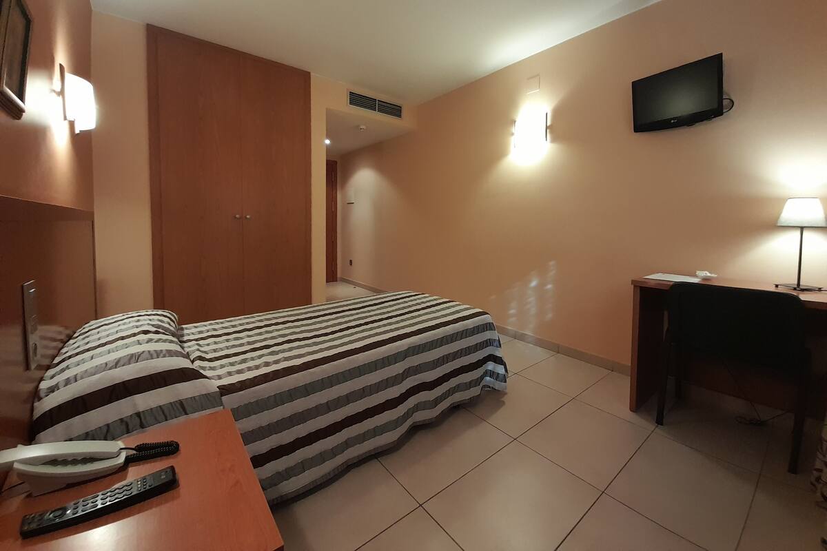 Basic Single Room | Free WiFi