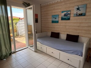 Room - Charming Apt Near Beach in Biscarrosse - Sleeps 4, Terrace, Parking Included (Biscarrosse Plage)