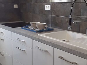 Fridge, microwave, oven, coffee/tea maker