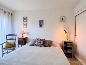 2 bedrooms, free WiFi - Charming Holiday Home with Garden View, Terrace, Balcony & Parking in Royan (Royan)