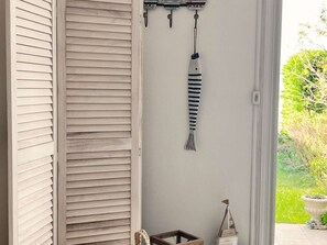 Interior - Charming Holiday Home with Garden View, Terrace, Balcony & Parking in Royan (Royan)