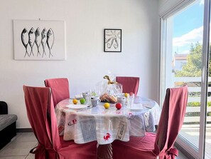 Dining - Charming Holiday Home with Garden View, Terrace, Balcony & Parking in Royan (Royan)