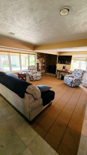 Smart TV, fireplace, video games, DVD player