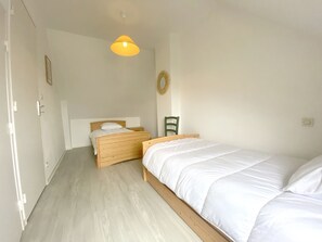 3 chambres, lit parapluie