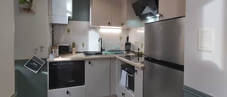 Refrigerador, microondas, horno, placa de cocina