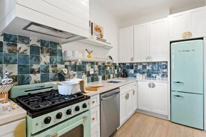 Fridge, microwave, oven, stovetop - Field of Light (Atlanta)