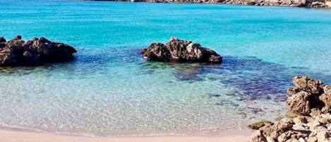 In Strandnähe, Liegestühle, Strandtücher