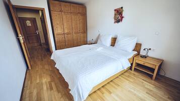 Deluxe Apartment, 2 Bedrooms, Balcony | Desk, laptop workspace, free WiFi, bed sheets