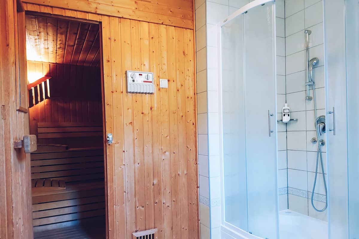 Premium-lejlighed - 2 soveværelser - balkon (sauna in the room) | 2 soveværelser, skrivebord, arbejdsområde til bærbare computere