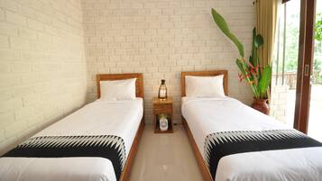 Escritorio, wifi y ropa de cama